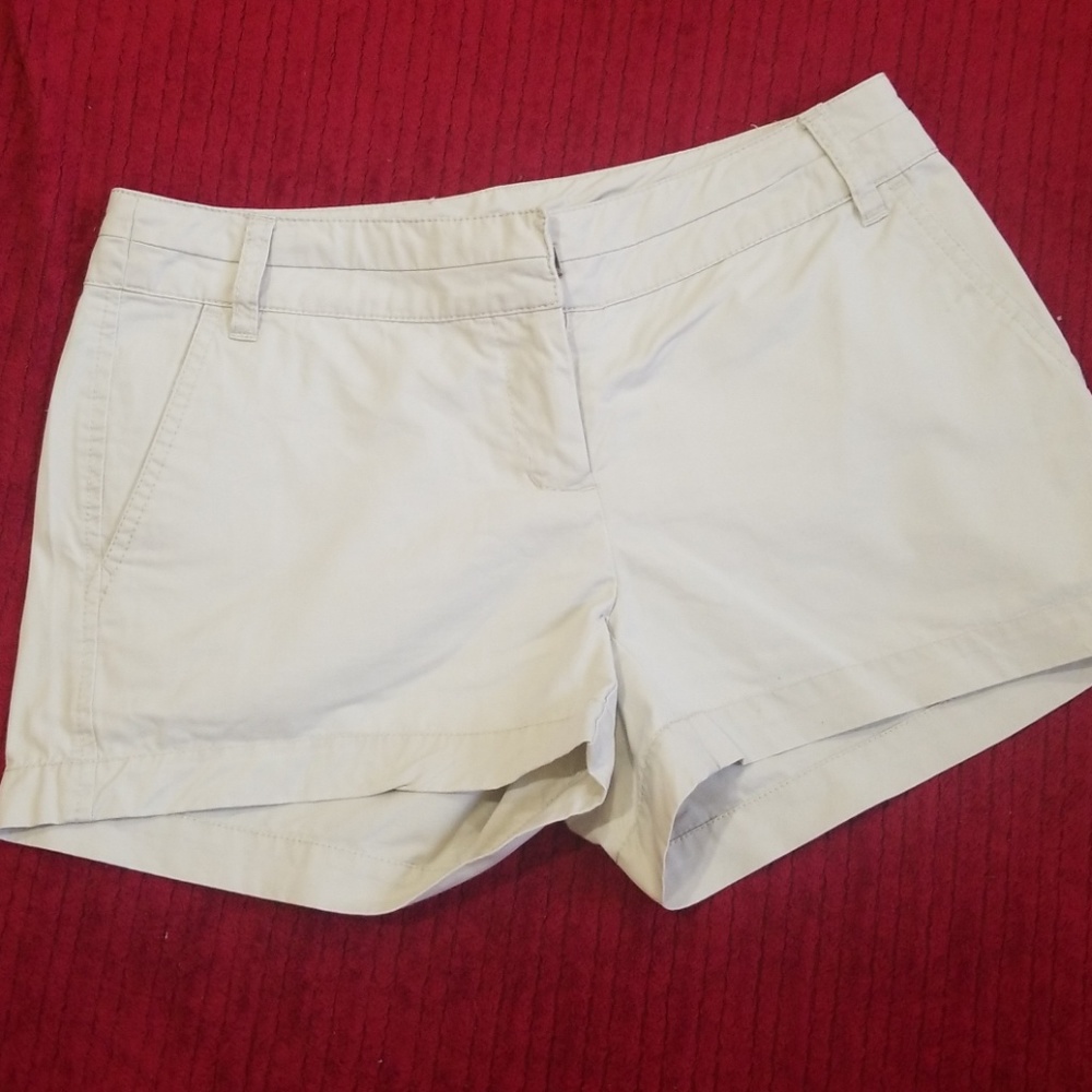 Willi Smith 3" cream shorts. Size 2